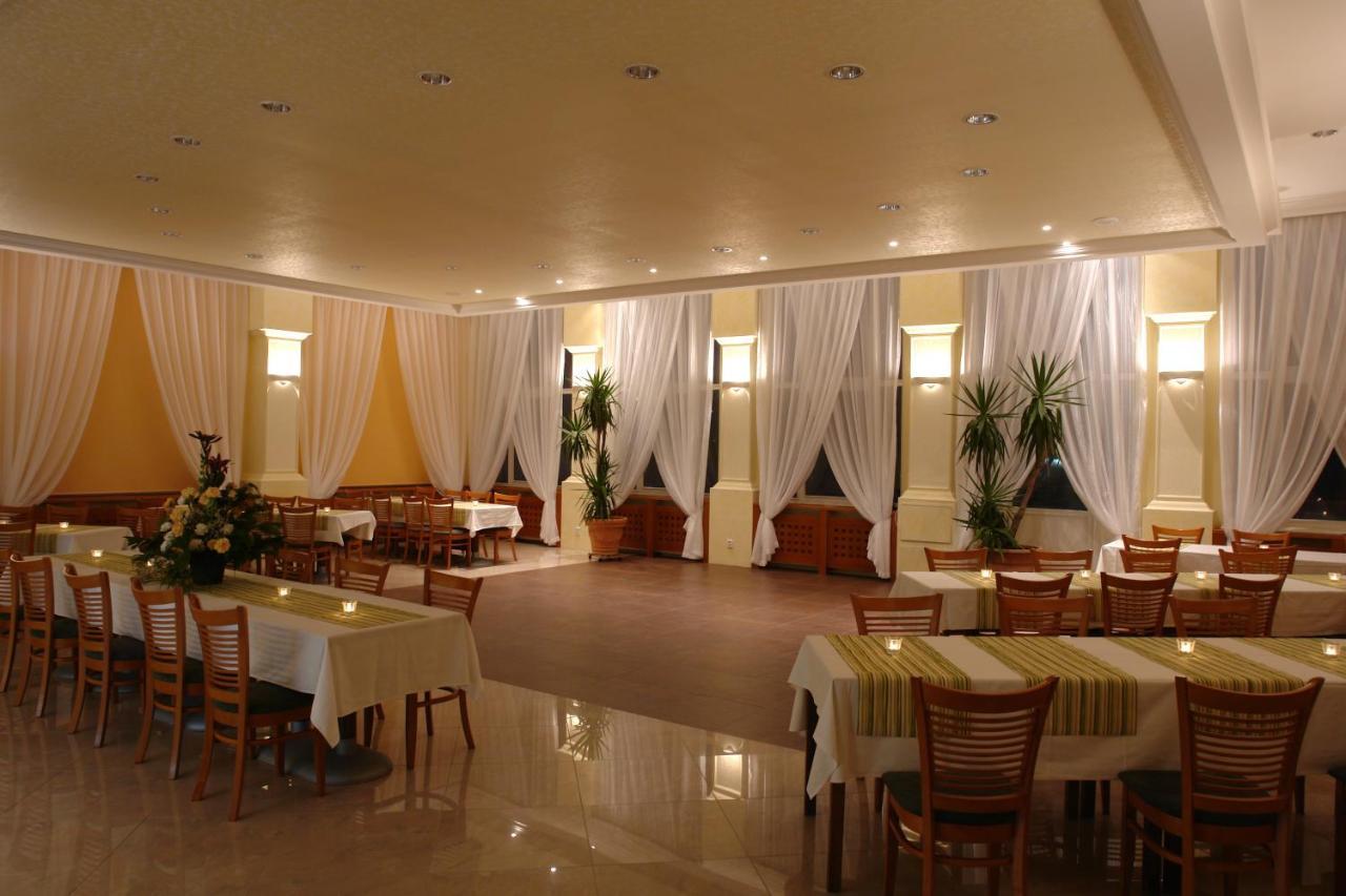 Hotel Bila Ruze Písek Exterior photo